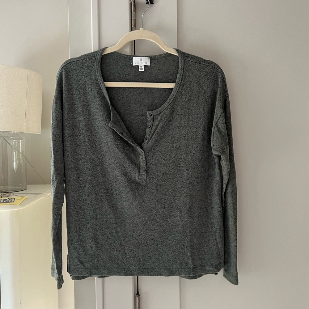 Socialite Henley tee